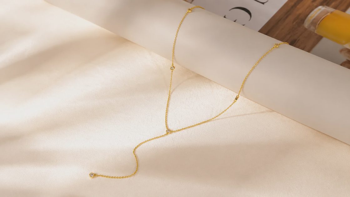 The Dainty Gold Necklace That Actually Works for Everyday Wear